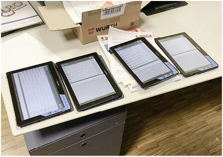 



Jedes Montageteam hat sein eigenes Tablet mit allen relevanten Daten für die Auftragsbearbeitung dabei. So können in IST-Zeit Daten die erledigten Aufträge ins Büro übertragen werden.
