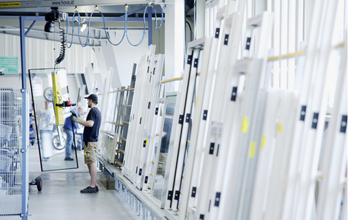 
Durch eine moderne Software wird der Anteil manueller Routinetätigkeiten in der Fertigung 4.0 künftig weiter abnehmen.
