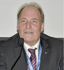 <p>
</p>

<p>
Prof. Ulrich Sieberath auf der Presssekonferenz im Vorfeld der Rosenheimer Fenstertage
</p> - © Foto: Daniel Mund / GLASWELT

