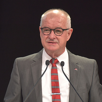 Roto-Chef Dr. Eckhard Keill hat am Stammwerk in Leinfelden und in Böblingen die internationale Fachpresse empfangen.