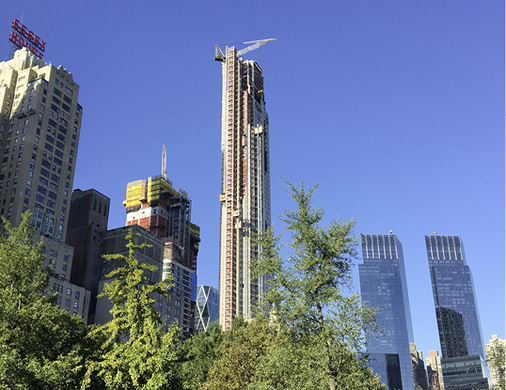 <p>
</p>

<p>
Das 220 Central Park South (Mitte) ist der höchste Residental Tower in New York. Hier entstehen auch die teuersten Wohnungen der Stadt, mit Quadratmeterpreisen bis zu 60 000 Dollar.
</p> - © Matthias Rehberger / GLASWELT

