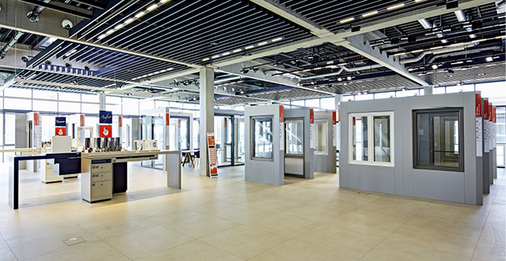 
Einblick in die 1000 m² große Produktausstellung



