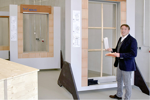 
In den Montage-Schulungsräumen werden Partner als Montage-Profis mit ift-Zertifikat qualifiziert.



