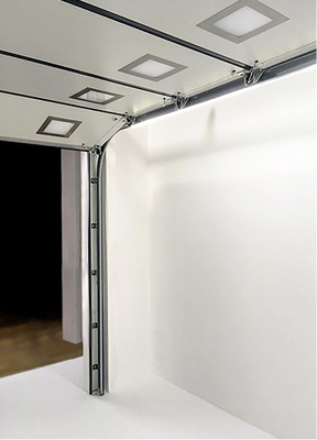 



Sechs Meter Stripes mit einer Leuchtkraft von 6000 Lumen erhellen die Garage. 
