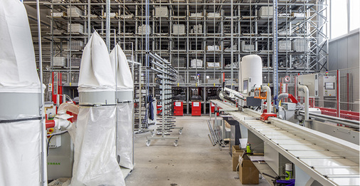 



Durch speziell gestaltete Zugriffsplätze konnten die Sägemaschinen direkt angebunden werden.
