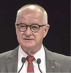 



Roto-Vorstandsvorsitzender Dr. Eckhard Keill, der im Oktober mit demAuftsichtsrat eine Vertragsverlängerung vereinbart hat.
