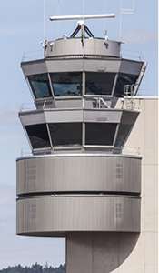 
Auf zwei Ebenen sorgen Folienrollos im Tower Zürich für zuverlässigen Blendschutz.



