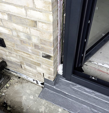 



So wie hier sollten die Abklebungen sein, aber bis hin zum brutalen Pfusch, zeigen sich auch viele andere Facetten. 
