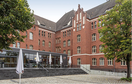 



Die Umgestaltung der Berliner Jungen- und Mädchenschule aus dem Jahre 1907 stellt eine gelungene Sanierung dar. Dabei spielte der Brandschutz eine wichtige Rolle.
