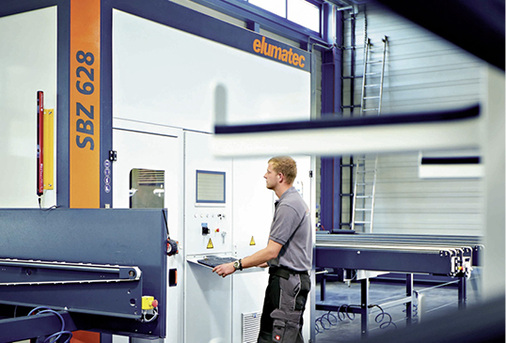 



Bei dem Stabbearbeitungszentrum SBZ 628 lassen sich in einem einzigen Durchlauf dank eines Rotationsmoduls bis zu acht verschiedene Werkzeuge einsetzen und der Zuschnitt einfach und schnell realisieren. 
