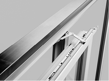 



Patio Alversa kombiniert Elemente aus dem „NT“- bzw. „AL“-Beschlagprogramm wie Getriebe und Eckumlenkungen mit „Patio“-spezifischen Komponenten wie Laufwerke, Gleitschere (Foto) und Schienenset. 
