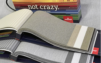 



Im Februar 2018 kommt die neue Tuchkollektion my collections mit 143 ausgewählten, spinndüsengefärbten Tüchern auf den Markt.
