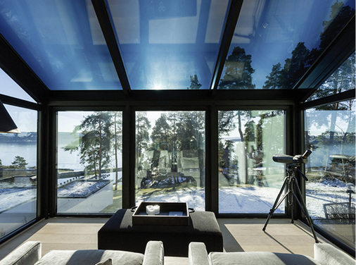 



Ansicht getöntes Glas: Der dynamische Sonnenschutz der nun getönten Gläser ist individuell steuerbar und wird automatisch über Lichtsensor aktiviert, manuell über ein Bedienfeld oder mit einer Wireless-Verbindung über die SageGlass-App. 
