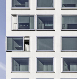 



Hochhäuser sind extremen Wetterbedingungen ausgesetzt. Die Fassade muss der Windlast standhalten. Dies geschieht dank des luftunterstützten Dichtungssystems von air-lux.
