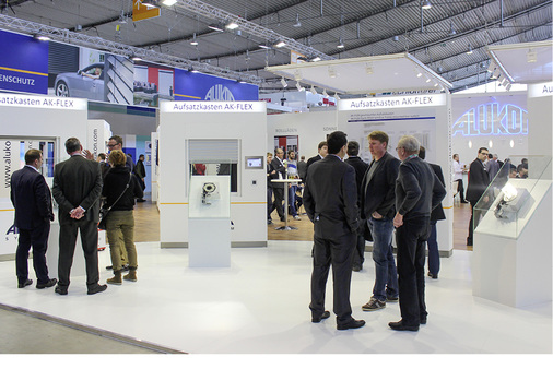 



2015 feierte Alukon auf der R+T sein 40-jähriges Messejubiläum. 2018 dürfen sich die Besucher auf ein neues Standkonzept und die neuen Raffstoreprodukte freuen.
