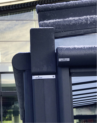 



Der 7,5 cm hohe Kasten wird in halbrunder oder eckiger Ausführung geliefert und kann bis zu Windgeschwindigkeiten von ca. 14 m/s eingesetzt werden.
