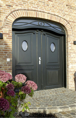 



Rekord stellt Individuelle und elegante Haustüren her.
