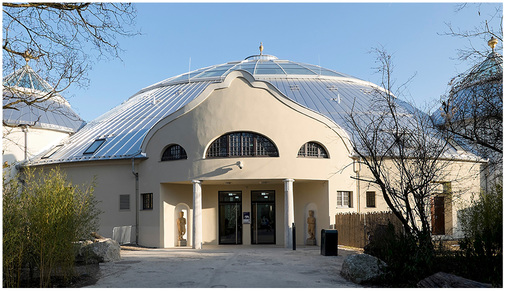 



Das 1914 erbaute Elefantenhaus des Münchner Tierparks Hellabrunn verzückt Besucher seit jeher mit nostalgischem Charme. Nun wurde das teils denkmalgeschützte Gebäude für rund 20 Mio. Euro saniert.
