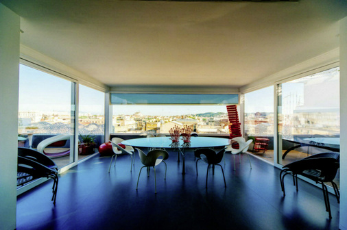 Die platzsparende Screeny Box kann als Unterputz-Variante ohne Kassette problemlos in vorhandene Schächte oder Aussparungen eingebaut werden.