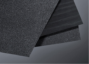 



Inspiriert vom Schmuckstein Jet besticht die Optik von skai Jet Black durch ein tiefsattes Schwarz. Hier die drei zur Verfügung stehenden Prägungen.
