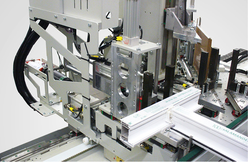 



Auf einer neu konstruierten Einheit (Schleppkopf) wurde die Maschinenperipherie designed.
