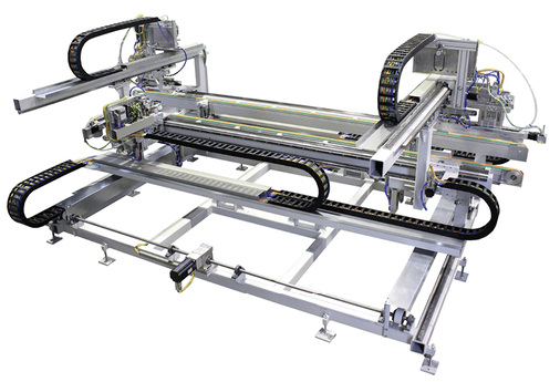 
Der Vierseiten-Flügelbeschlagautomat FB-SA 400/P4 wird an dem gemeinschaftlichen Stand der Unternehmen gezeigt.



