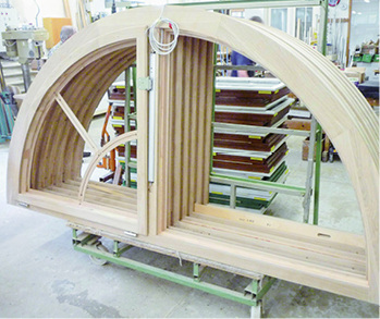 



Eiche ist robust und bekannt für ihre Haltbarkeit. Es ist witterungsbeständig und sehr resistent gegenüber äußeren Einflüssen.
