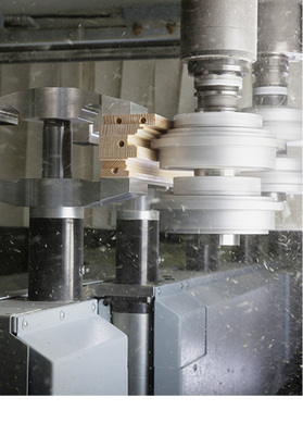 



Zwei Fräsungen in einem Arbeitsgang mit der Profilsplittingeinheit
