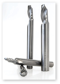 



Hochleistungs-Einzahnfräser für die Aluminium-Fensterindustrie: Eine spezielle Nut im Spanraum bricht die Späne und ermöglicht einen erheblich verbesserten Spanabtransport. 
