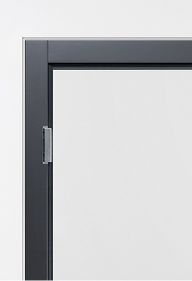 



Das neue Band für Ganzglastüren ist sehr minimalistisch.
