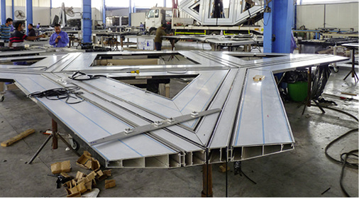 
Alle Metallbearbeitungen für die Kuppelelemnete fanden mit dem SBZ 151 Flexium+ bei ruhendem Profilstab statt, um die jeweilige Profiloberfläche zu schonen. 



