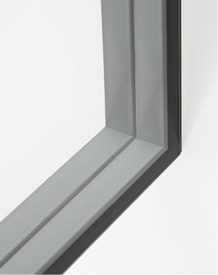 



Die schaumstoffbasierten Spacer können mittels Roboter millimetergenau parallel appliziert werden.
