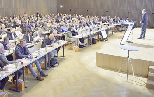 <p>
</p>

<p>
Fabian Kutscher vom ift mit seinem Beitrag über Einbruchhemmung in hochwärmedämmendem Ziegelmauerwerk.
</p> - © Foto: Daniel Mund / GLASWELT

