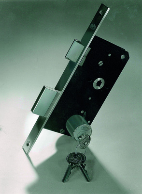 1938 entwickelte BKS den Rundzylinder und revolutionierte damit die Konstruktion von Sicherheitsschlössern — es war das weltweit erste modulare Schloss-Zylinder-System. - © BKS
