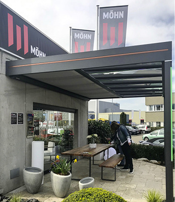 



Auch wenn die R+T gerade vorbei ist, finden sich die neuesten Produkte bereits auf einer Musterterrasse.
