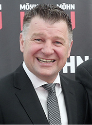 



Sattlermeister Rainer Möhn führt den Erfolg des Unternehmens im Wesentlichen auf das offene Ohr für die Kundenbedürfnisse zurück.
