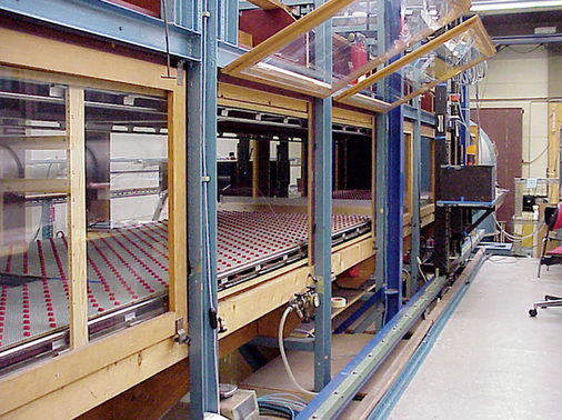 



Im Laboratorium für Gebäude- und Umweltaerodynamik KIT werden z. B. Windlasten auf Bauwerke und natürliche Strukturen überprüft.
