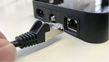 <p>
</p>

<p>
Bei Onyx kann der Kunde sprichwörtlich den Stecker ziehen, weil das Smarthome System auch ohne Internetzugang die volle Funktionalität bietet.
</p> - © Foto: Hella

