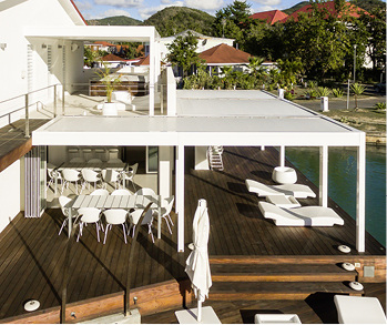 



Auf 145 m
2
 wurden die Terrassenflächen mit verschiedenen Produkten von KE aus Italien überdacht.
