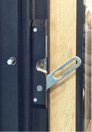 



03: Weiteres Beschlagsbauteil an der Bandseite
