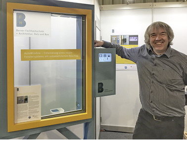 



Fensterprototyp von der BFH Biel: Die Beschlagtechnik wurde vom Flügel in den Blendrahmen verlagert.
