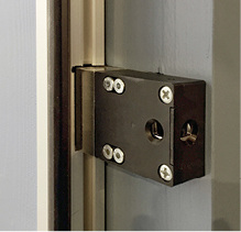 



Dabei konnte die Verriegelungsmechanik von der Drehbewegungsmechanik entkoppelt werden.
