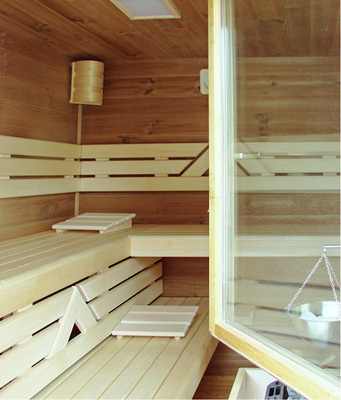 
Bild 3: Ein öffenbares Fenster einer Sauna.



