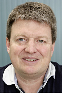 



GF Edgar Segessenmann: „Aufgrund der hohen Ansprüche an die Qualität unserer Beschläge fertigen wir diese weitgehend im eigenen Hause.“ 
