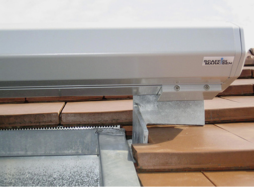 <p>
</p>

<p>
Die ordnungsgemäße Abdichtung der Dachkonsole sollte vom Dachdecker oder Klempner vorgenommen werden. Dann wird es wie hier eine saubere Montage.
</p> - © Foto: Scaffidi


