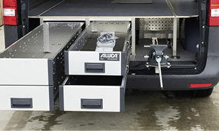 



Trotz großer Auszugsweite ist bei den Aluca Schubladen eine hohe Stabilität gegeben.
