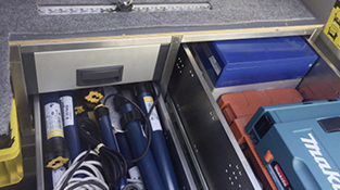 



Auch Werkzeuge lassen sich in den Schubladen leicht verstauen und sicherer aufbewahren. 
