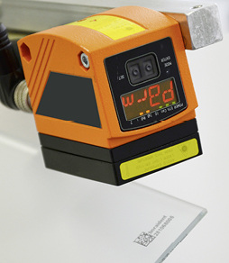 
Die Laserkennung macht Gläser identifizierbar und hilft, sie im Produktionlauf zu überwachen und nachzuverfolgen.



