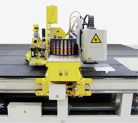 <p>
Der Laserdruck von Hegla lässt sich in den Zuschnitt-Prozess integrieren.
</p>

<p>
</p> - © Foto: Hegla

