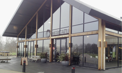 



Für die Pfosten- und Riegelkonstruktion des Restaurants im holländischen Ferienpark Reeuwijk übernahmen die Niveau-Techniker die komplette Planung einschließlich der Anschlussdetails. 
